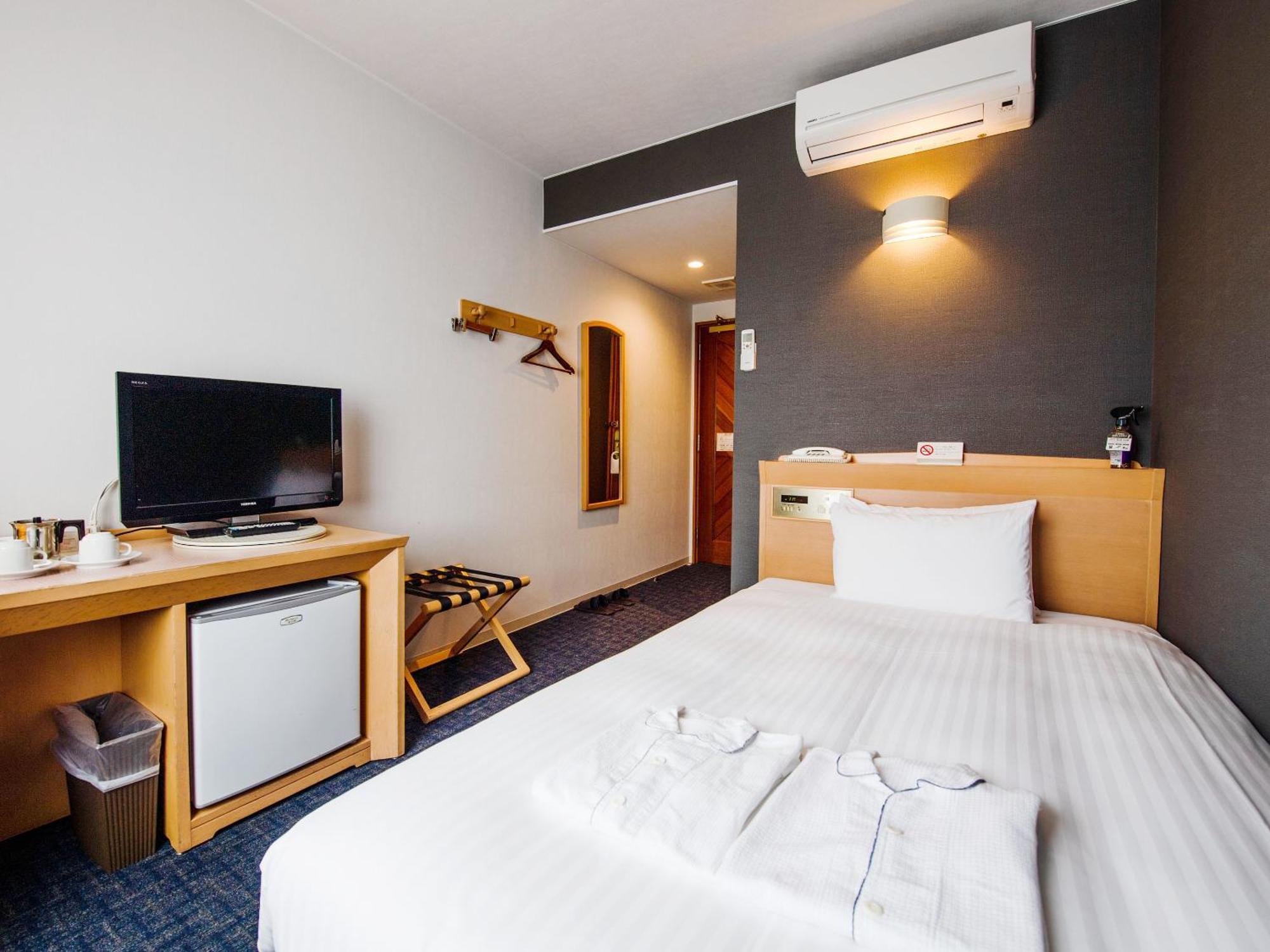 Hotel Azat Naha Exteriör bild