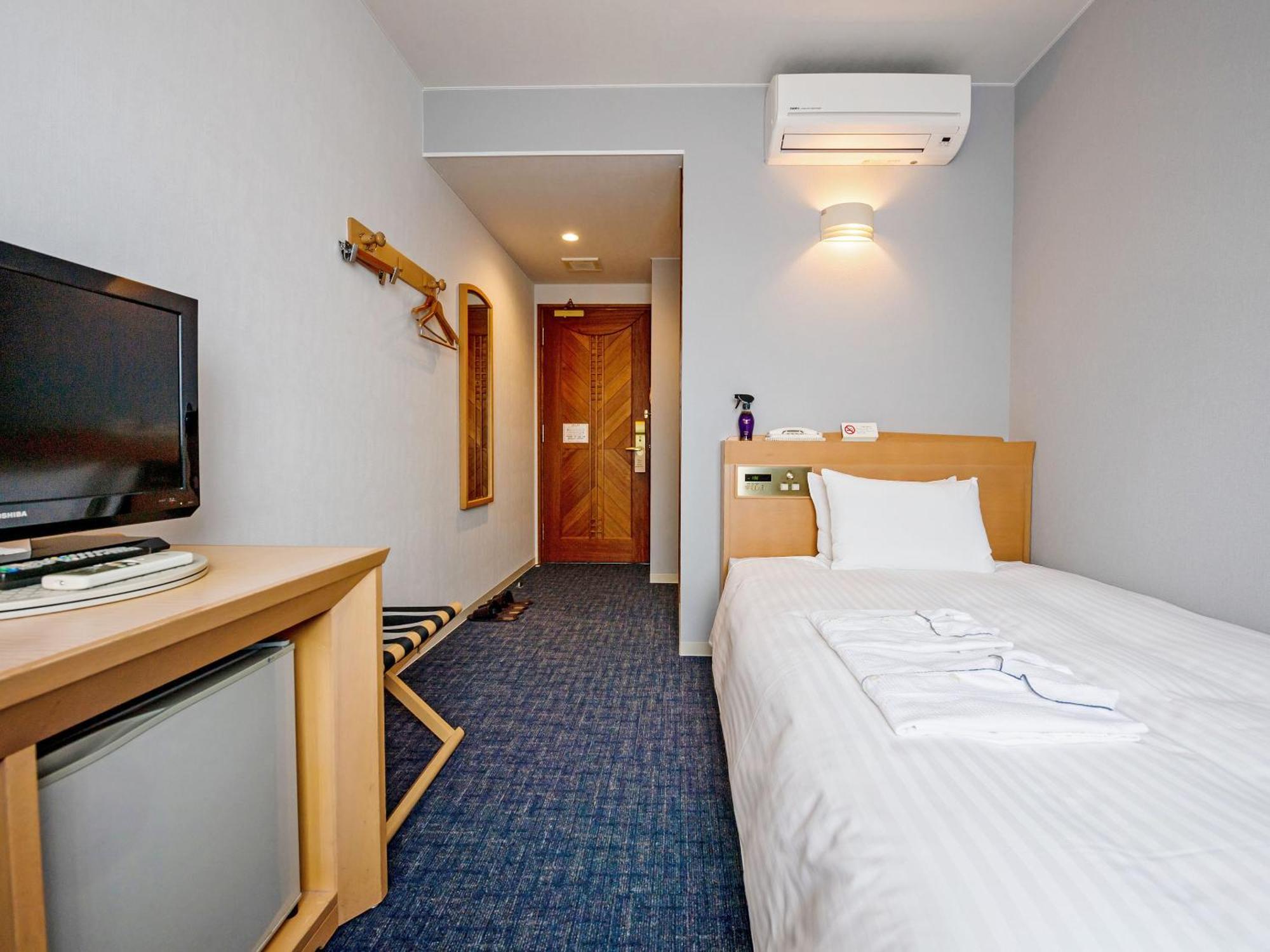 Hotel Azat Naha Exteriör bild